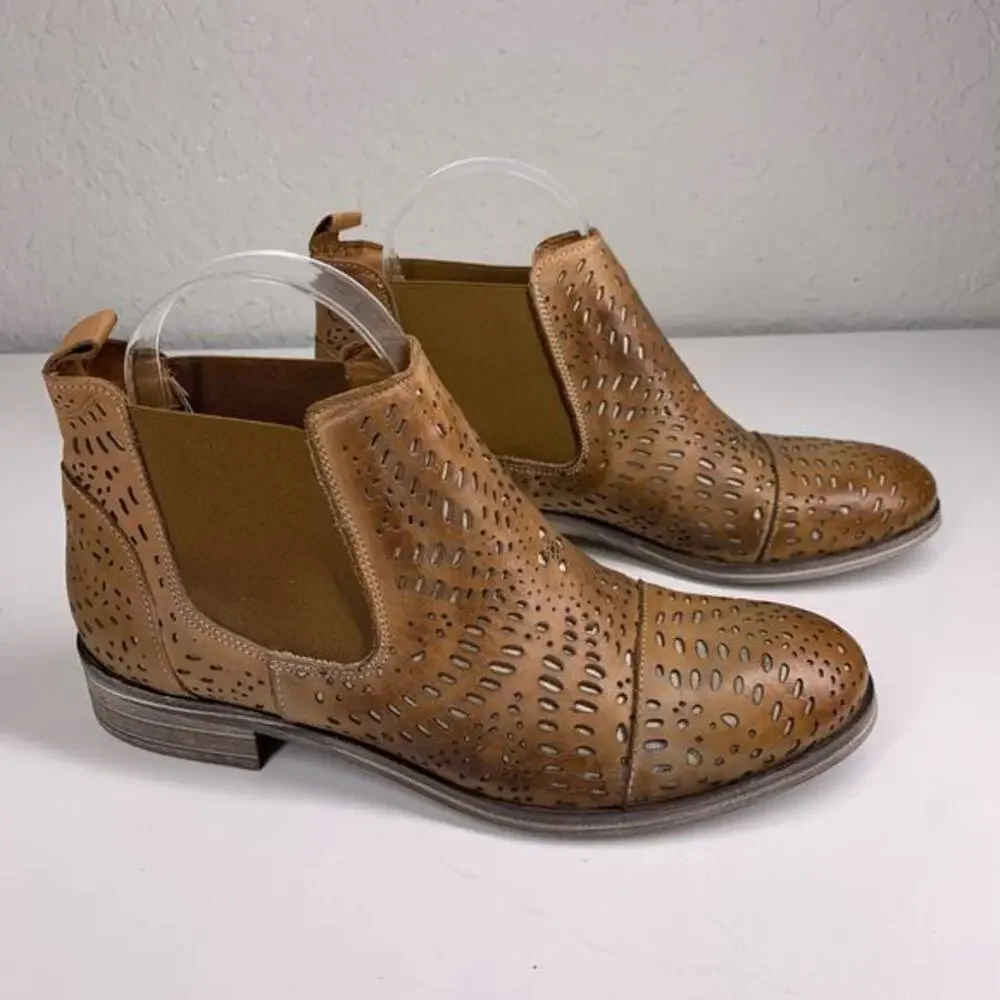 GARNET HILL Brown‎ Leather Laser-Cut Eyelet Chelsea Boots Size 8